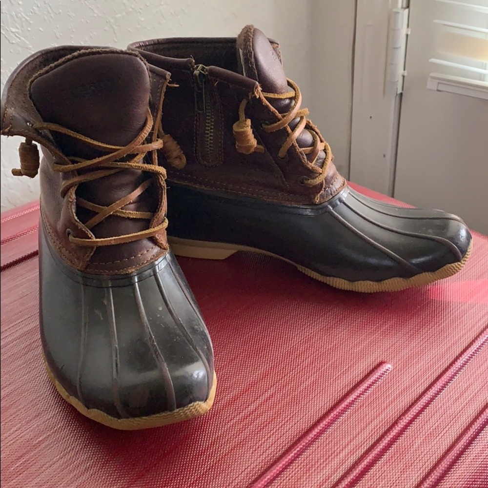 Sperry duck boots size 6